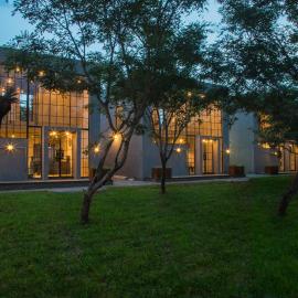 The Cubes: Lusaka şehrinde bir otel