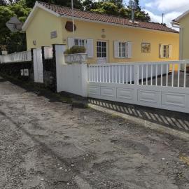 Adelaide House, готель у місті Praia do Norte