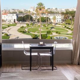 BEACHFRONT Cascais,Estoril Apartment, hotel a Estoril