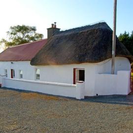 Carthy's Cottage, hotel in Kilbrien