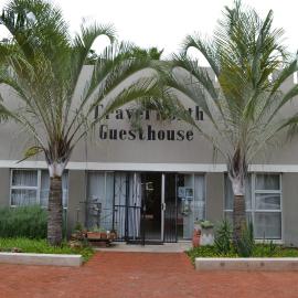 Travel North Guesthouse, מלון בצומב