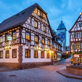 Hotel Krone, готель у місті Бреттен