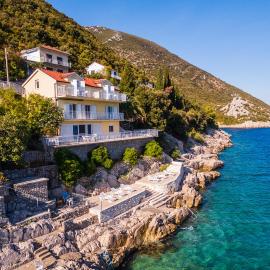 Apartment Villa Waterfront, hotel in Trpanj