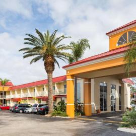 Days Inn & Suites by Wyndham Port Richey, hotel u gradu 'Port Richey'