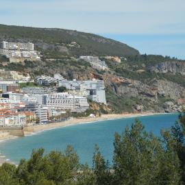 Amazing Beach & Pool Apartment with Garden
