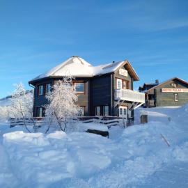 Arctic Polar Holiday Village, hotel a Kilpisjärvi