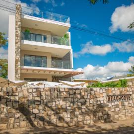 Beachcove Apt No 1, khách sạn ở Pereybere