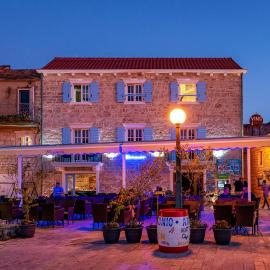 Villa Riva, hotel i Jelsa