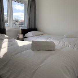 Glenrothes Central Apartments - One bedroom Apartment, hotel di Glenrothes