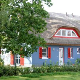 Strandhaus Lucky, Sauna, Garten, Kamin, strandnah, Ladestation e-Autos – hotel w mieście Glowe