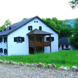 Cabana Izvoranu, hotel en Izvoranu
