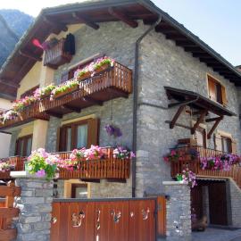 Appartamenti Lo Scoiattolo - Noce e Nocciola, hotel a Pré-Saint-Didier