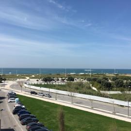 Cozy Beach Front with Rooftop, hotel in Vila do Conde