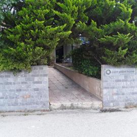 Calm Point Home, hotel i Volissos
