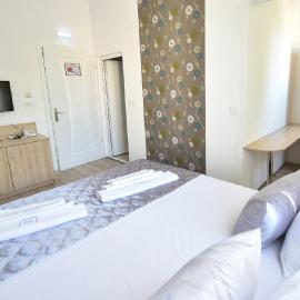 Villa Nina Hotel & Lounge bar