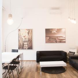Lovecroatia Zagreb-'Paxnest' HOSTEL, No party! Cozy and quiet! Separated Men and women's Dormitory and Shower room! Indoor shoes provided! Lower beds with curtains for privacy! Maximum 4-5 beds per room! Fully prepared bed sheets! Have Laundry shop, hotel v Záhrebe