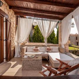 Luxurious Stone House, ξενοδοχείο στη Σίβηρη