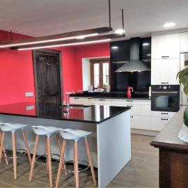 Casa FamiliarArtola Etxea San Sebastian-Pamplona-Bilbao, hotel u gradu Baráibar