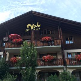 Hotel B&B Casa La Val, khách sạn ở Sedrun