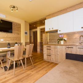 Ferienwohnung & Spa Access Zimmerhofer, hotel a Cadipietra