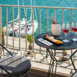 Argostoli Marina Suites: Argostolion şehrinde bir otel