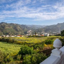 CASA ROSALÍA. APARTAMENTO CON VISTAS A LA MONTAÑA，特羅爾的飯店