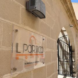 Hotel Il Portico, מלון בפביניאנה