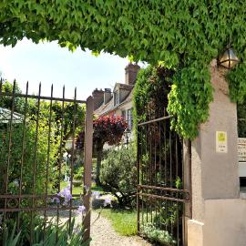 Saint-Florentin में, होटल LOGIS - Hôtel Restaurant Les Tilleuls