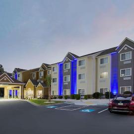 Microtel Inn & Suites by Wyndham Walterboro, hotel di Walterboro
