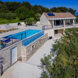 The Olive Tree Villa, hotel em Sumartin