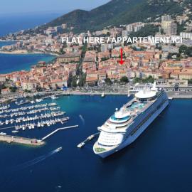 **** VERY CENTRAL Ajaccio 36 rue Fesch, cosy flat in city center pedestrian street, up to 4 people ****, hotell i Ajaccio