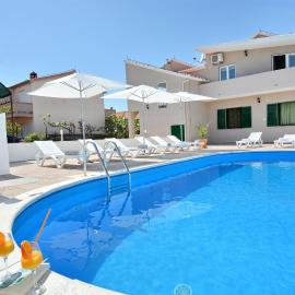 Villa Allegro, hotel in Sukošan