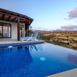 Villa Thea, hotel in Peyia