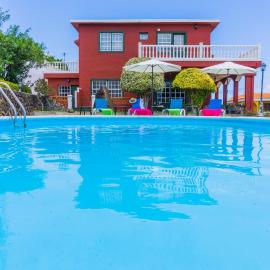 La Rivera Apartments, hotel di Tenagua