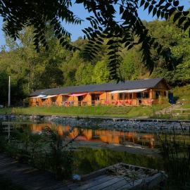 Albergue Casa del Pescador、Ambasmestasのホテル