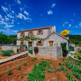 Betini Apartments - Authentic Island Escape