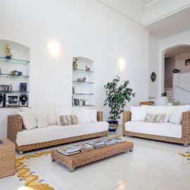 Villa dei Limoni con terrazza e discesa a mare, hotel en Erchie