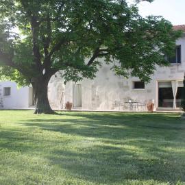 Le petit mas en provence avec piscine, hotel v destinaci Barbentane
