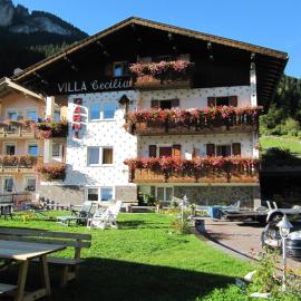 Garnì Villa Cecilia, hotel in Mazzin