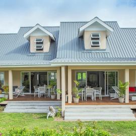 Villas Coco Beach Praslin, hotel u gradu Anse Kerlan