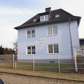 FeWo in der Villa Gora, in Bergen auf Rügen、ベルゲン・アウフ・リューゲンのホテル