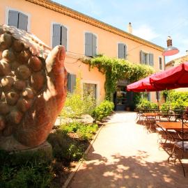 Logis Hotel - Restaurant La Marbrerie, hotel v destinaci Caunes-Minervois