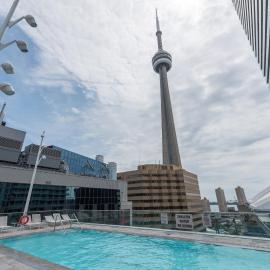 Luxury condo on CN TOWER، فندق في تورونتو
