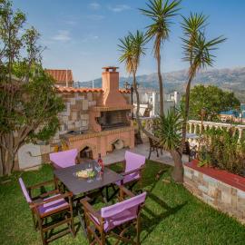 Ira Apartments, hotel u gradu 'Lassi'