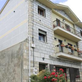 Apartamentos Monasterio, hotel in San Martín de Castañeda