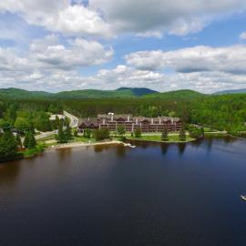 Le Grand Lodge Mont Tremblant, hotel din Mont-Tremblant
