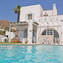 Deep Blue Villa، فندق في ستيليدا