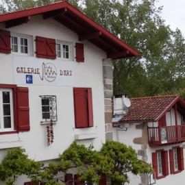 Galerie d'art d'une ancienne mairie de 1783, hotell i Espelette