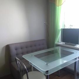 UpTown-Квартира, hotel in Vyshhorod