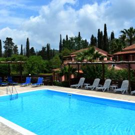 Apartments Despina، فندق في Sinarádes